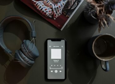 mindset podcasts 2025, wellness podcast, top 10, podcasts